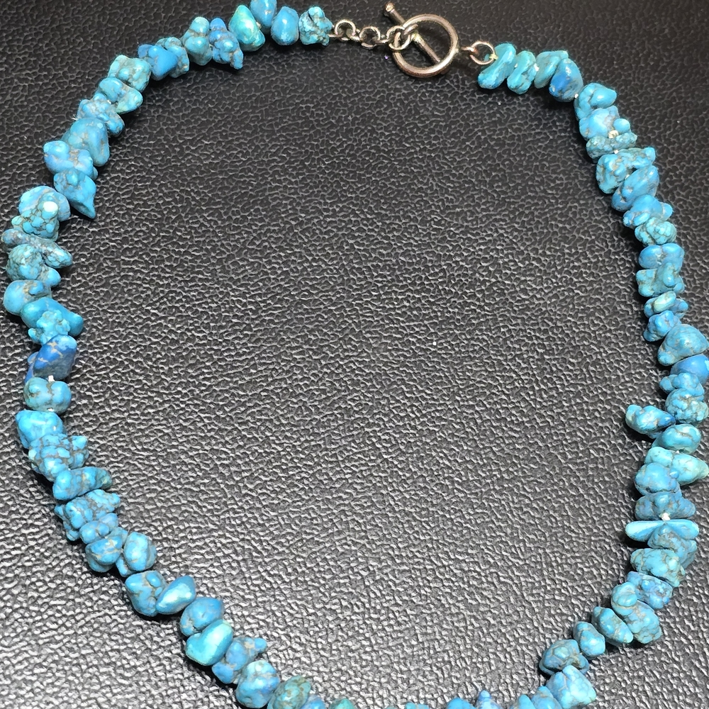 Beautiful 16" Turquoise Beaded Necklace w/ Silver Closure